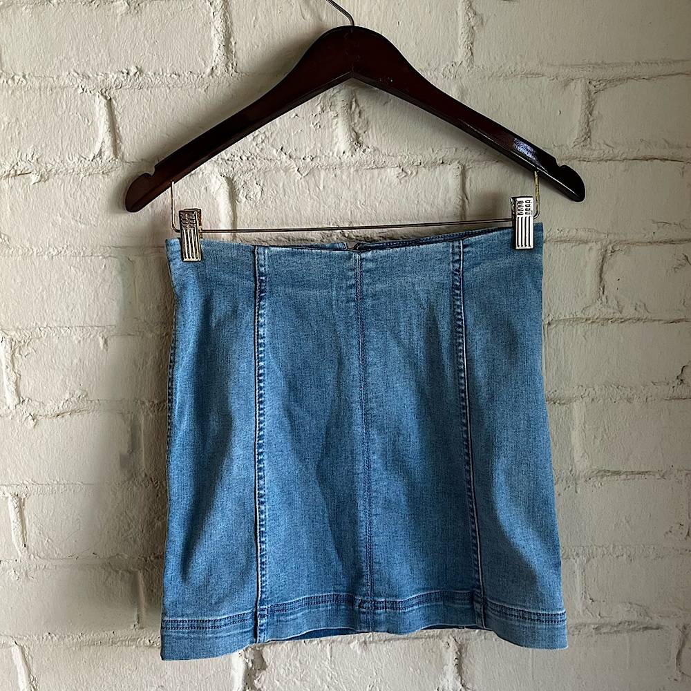Jolt size 3 / 26W light blue jean denim stretchy boho mini skirt